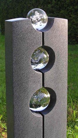 Bildhauer Näf Natursteinarbeiten - Grabmale Stein und Glas